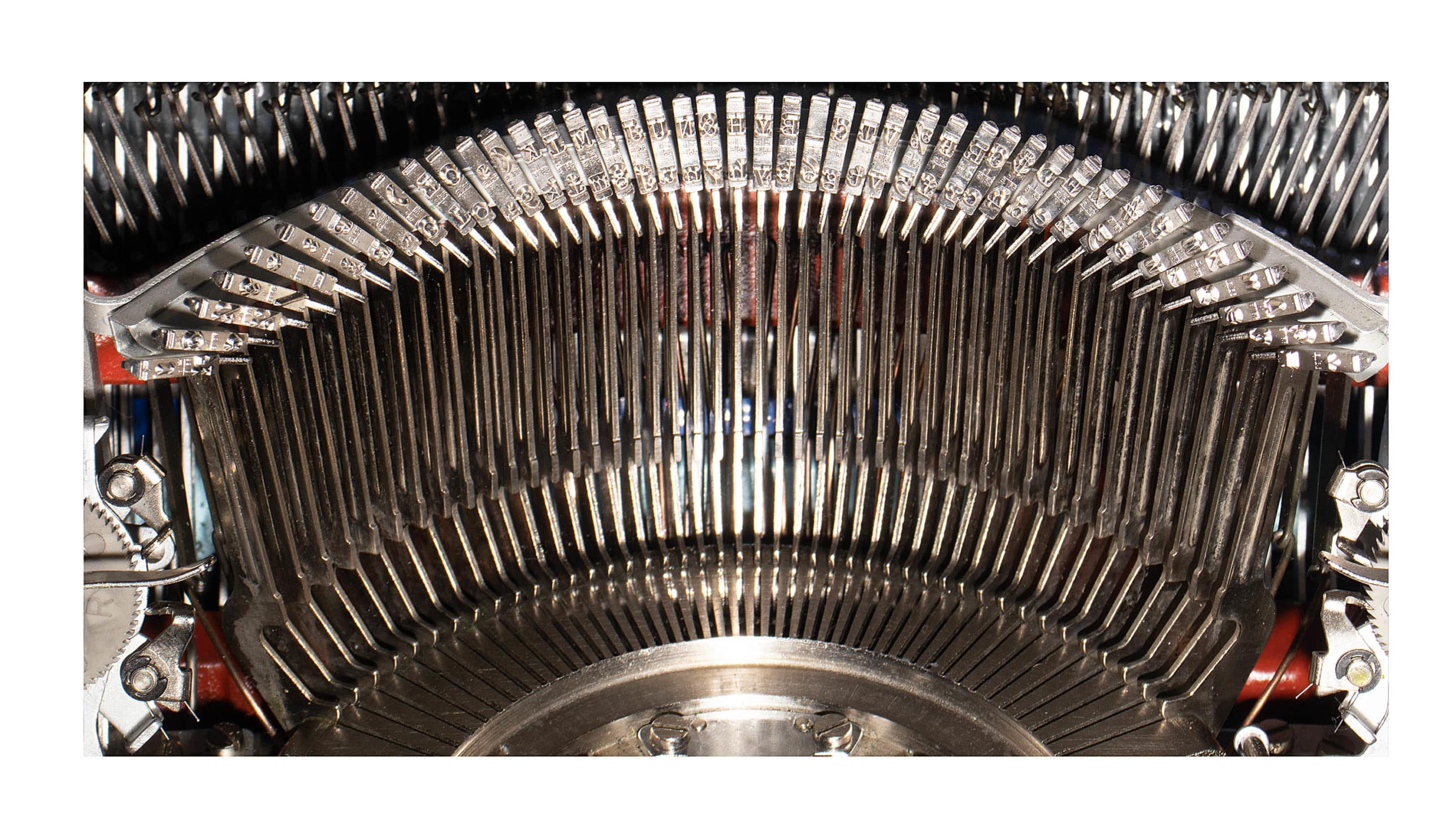 Olympia SM8 Manual Typewriter White 1966 Vintage #1440 Professionally Restored (Refurbished) - Image 7