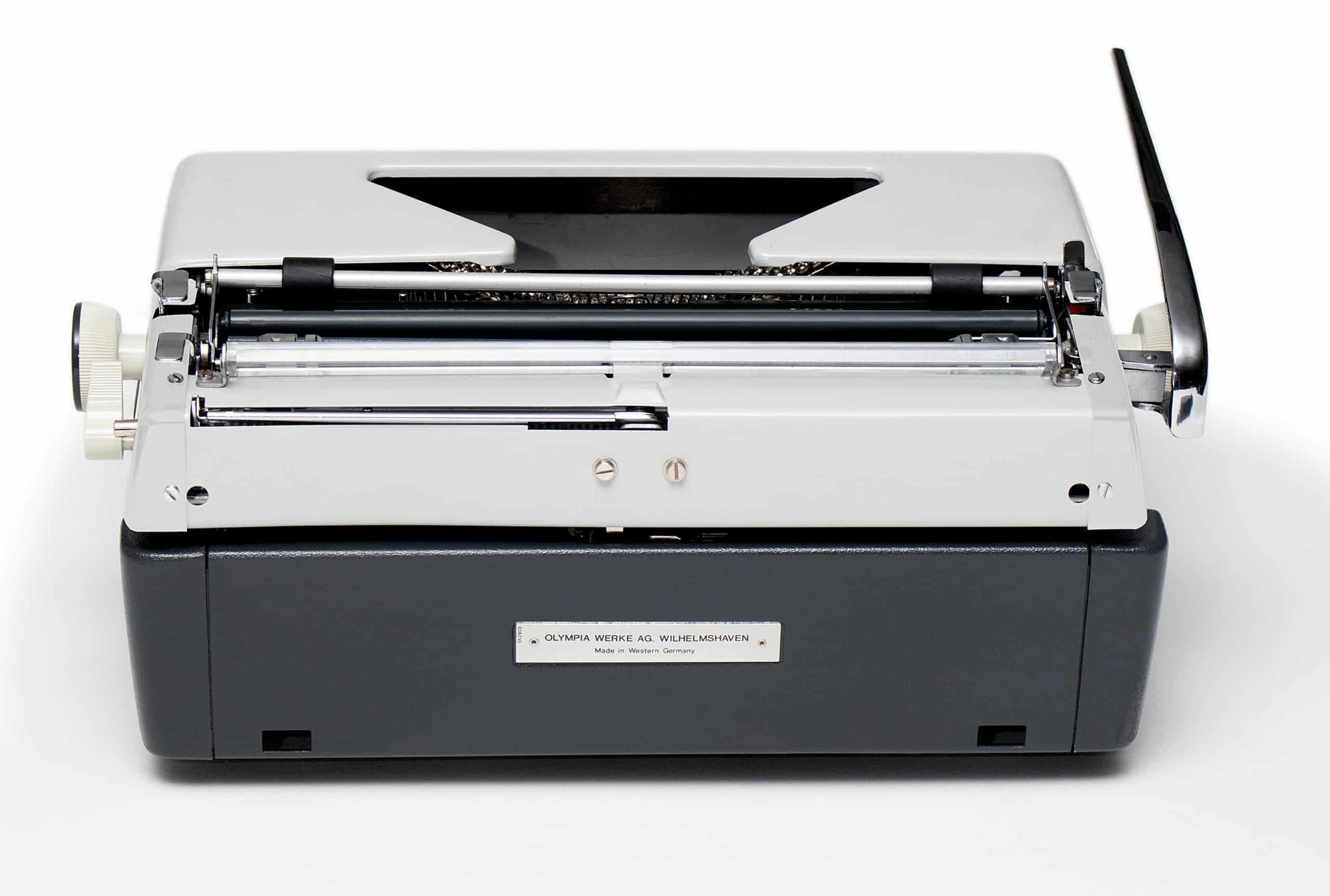 Olympia SM9 De Luxe Manual Typewriter Gray 1969 Vintage #1441 Professionally Restored (Refurbished) - Image 5