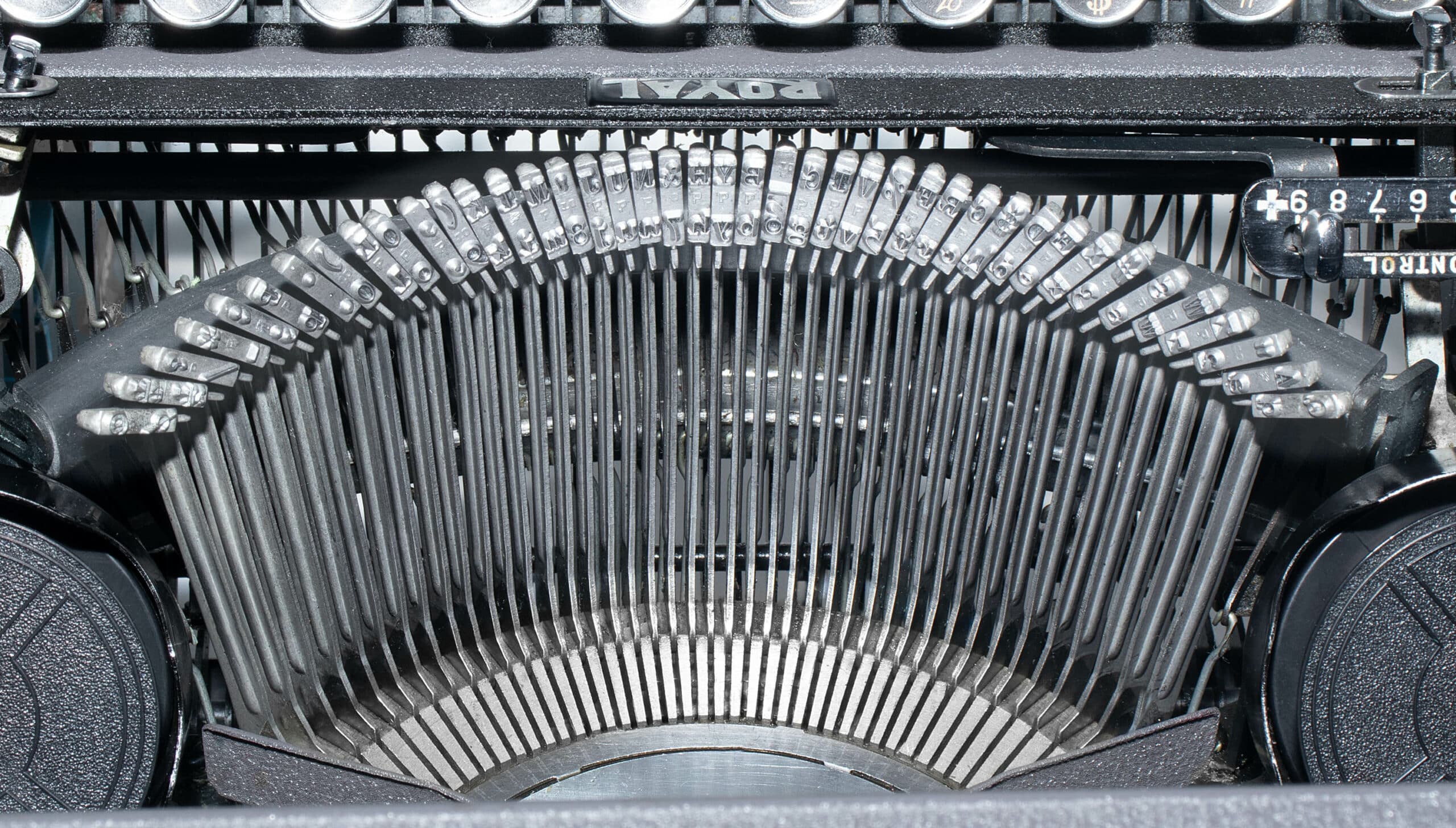 Royal Quiet De Luxe Manual Typewriter Gray 1948 Vintage #1452 Professionally Restored (Refurbished) - Image 5