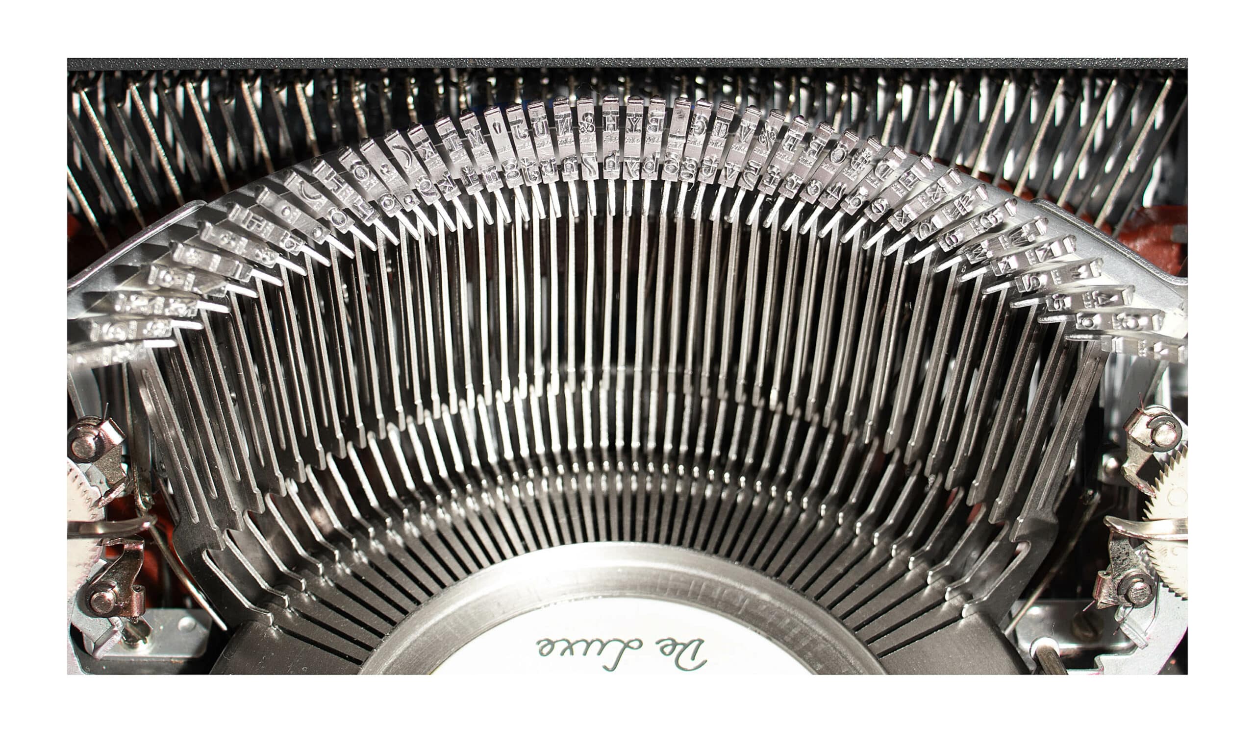 Olympia SM9 De Luxe Manual Typewriter Gray/Grey 1969 Vintage #1469 Professionally Restored (Refurbished) - Image 6