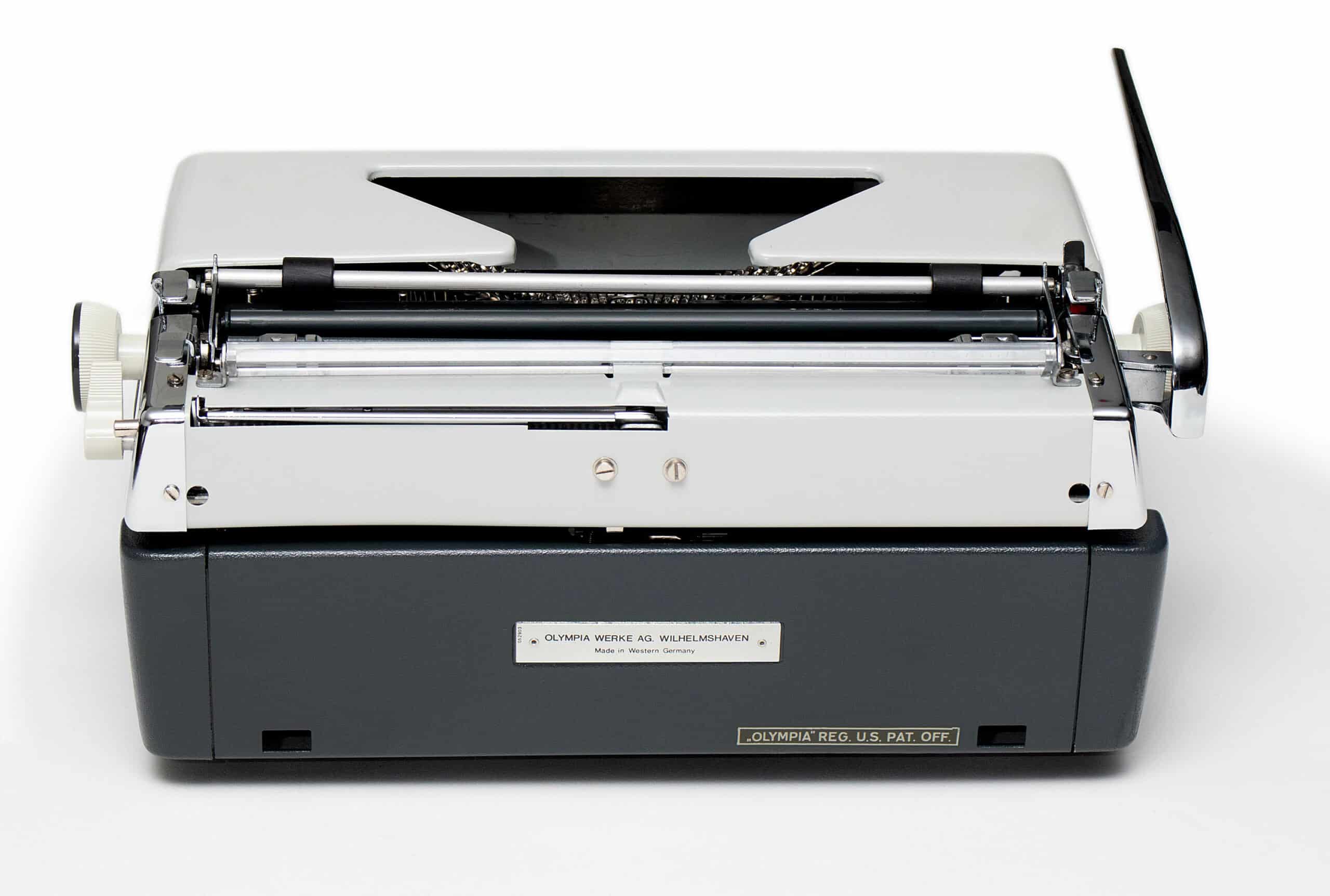 Olympia SM9 De Luxe Manual Typewriter Gray/Grey 1969 Vintage #1469 Professionally Restored (Refurbished) - Image 5