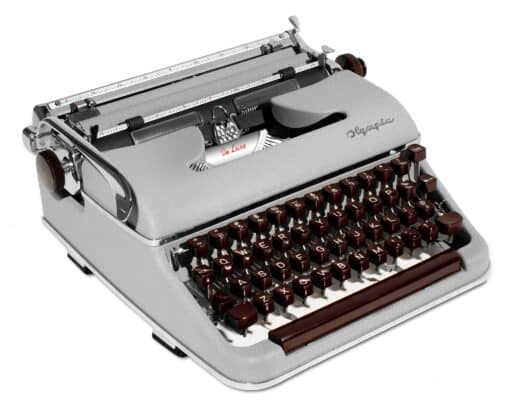 Olympia SM3 De Luxe Manual Typewriter 1958 Vintage #1463 Professionally Restored (Refurbished) - Image 2