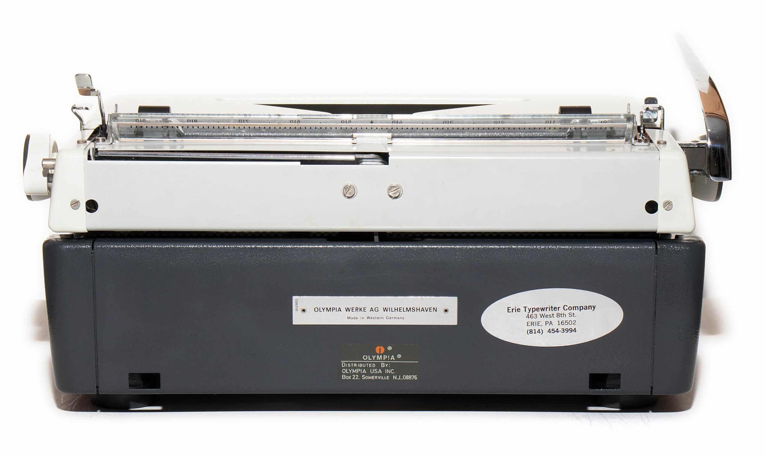 Olympia SM9 De Luxe Manual Typewriter White 1971 Vintage #1471 Professionally Restored (Refurbished) - Image 4