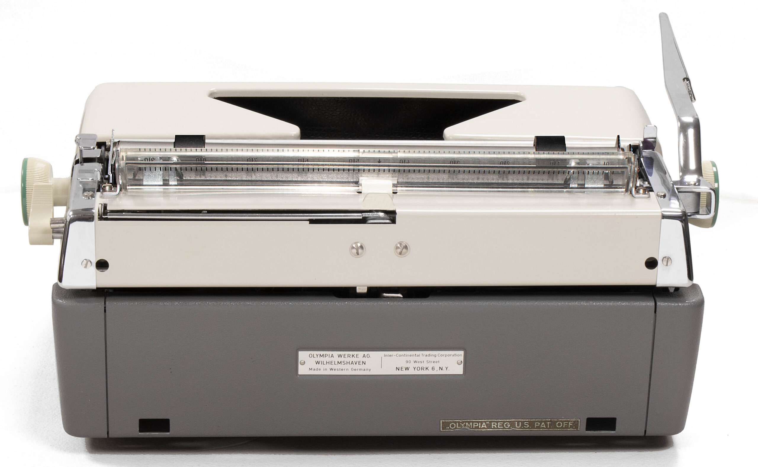 Olympia SM9 De Luxe Typewriter White 1964 #1479 Vintage Professionally Restored (Refurbished) - Image 5