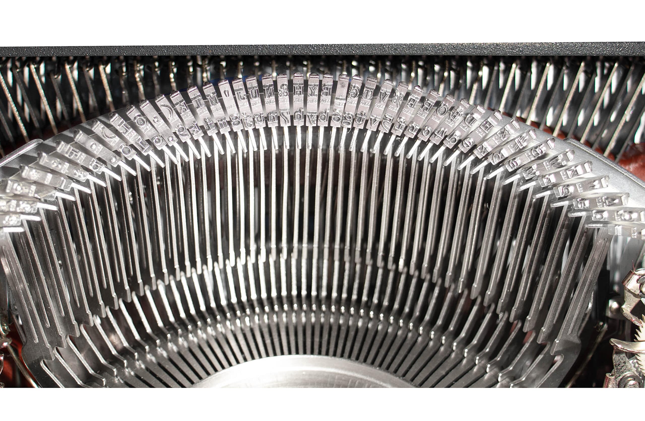 Olympia SM9 De Luxe Manual Typewriter White 1972 #1482 Vintage Professionally Restored (Refurbished) - Image 4