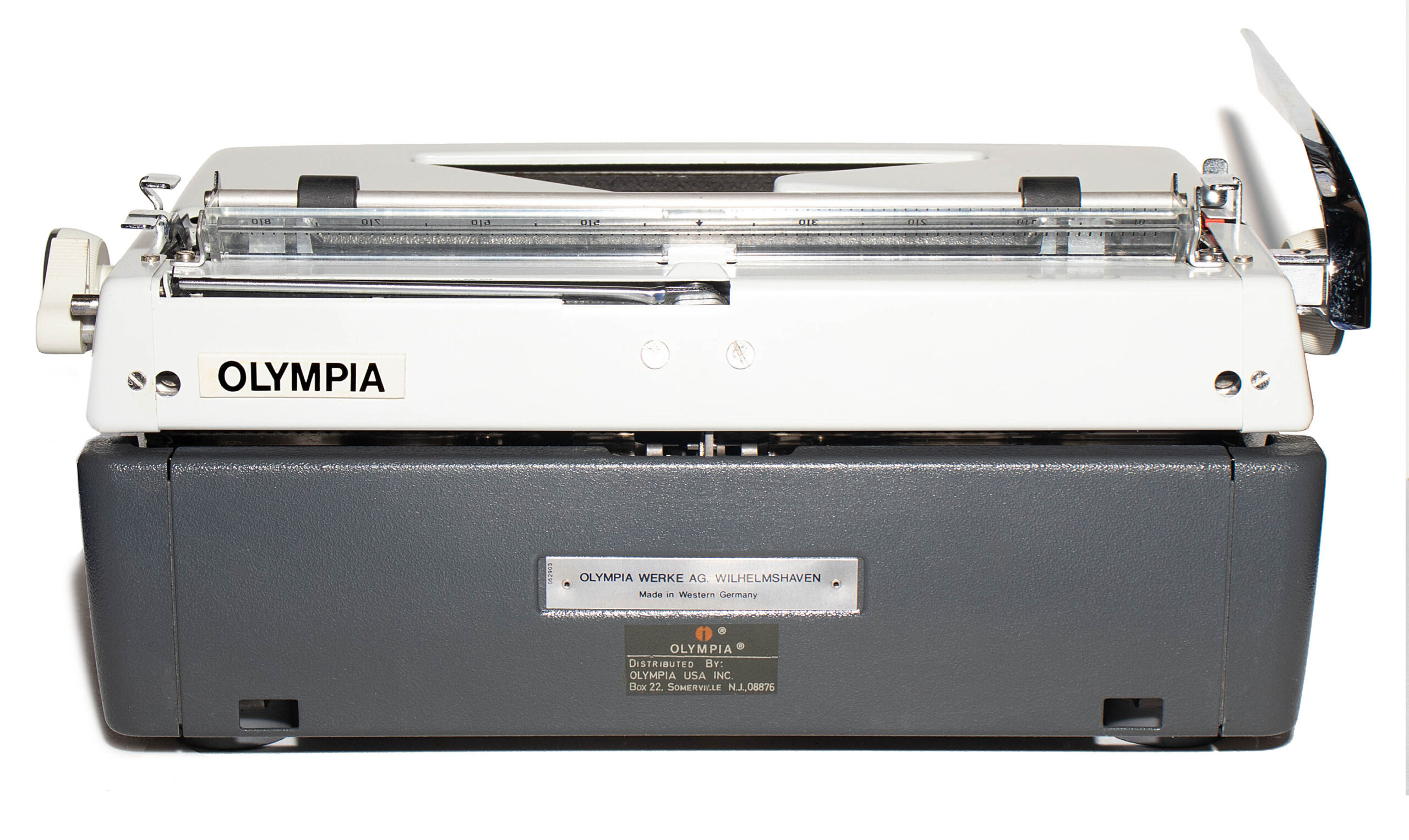 Olympia SM9 De Luxe Manual Typewriter White 1972 #1482 Vintage Professionally Restored (Refurbished) - Image 5