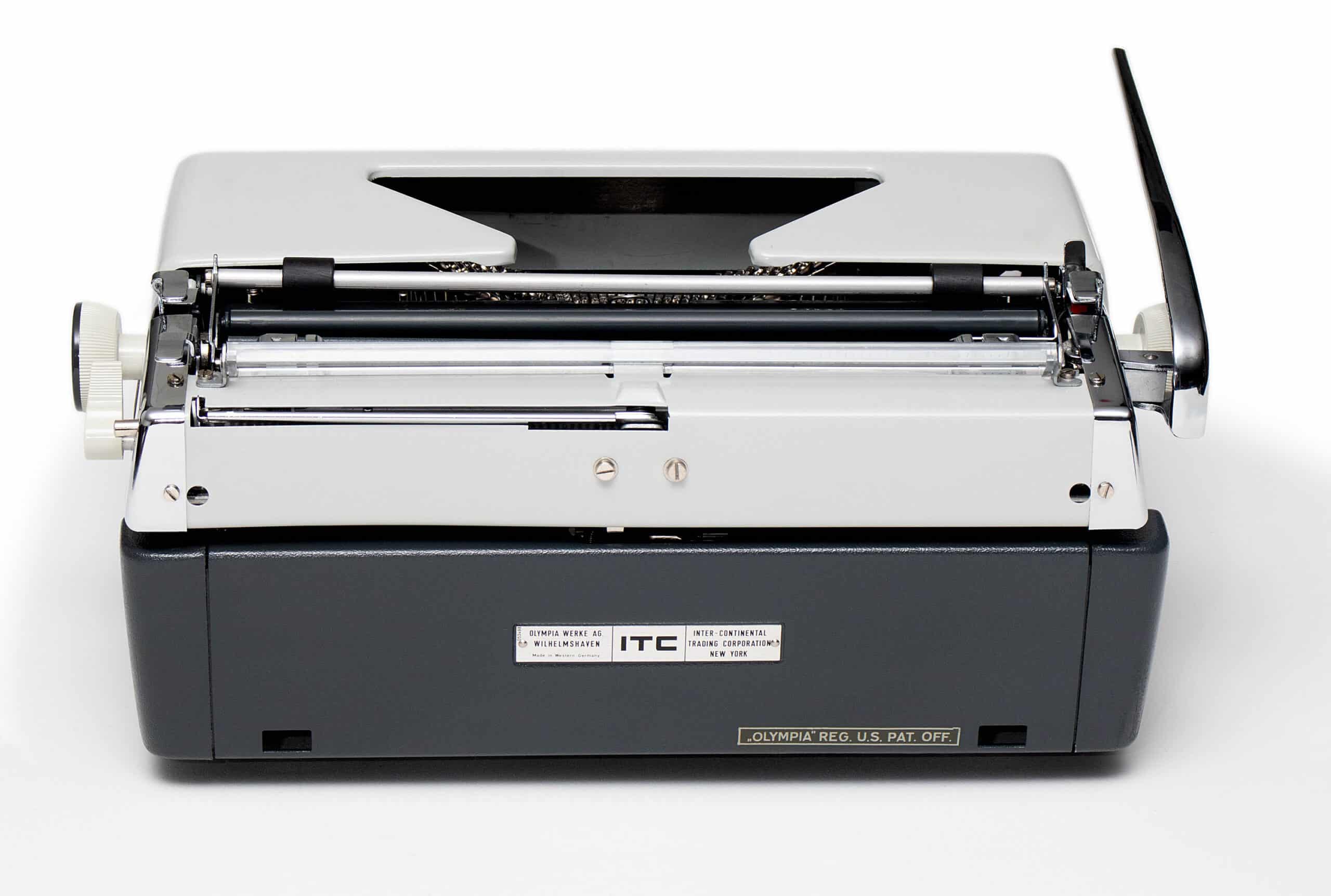 Olympia SM9 De Luxe Manual Typewriter Gray/Grey 1968 Vintage #1488 Professionally Restored (Refurbished) - Image 4