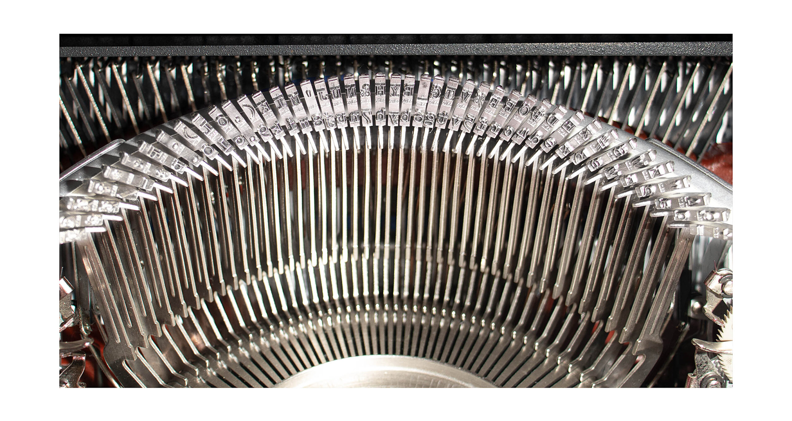 Olympia SM8 Manual Typewriter White 1971 Vintage #1496 Professionally Restored (Refurbished) - Image 4