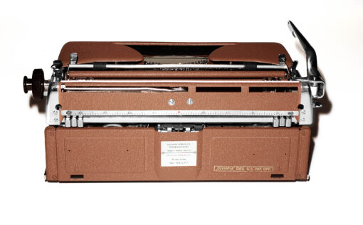 Olympia SM3 De Luxe Manual Typewriter for Sale Brown 1956 Vintage Professionally Restored (Refurbished) - Image 4