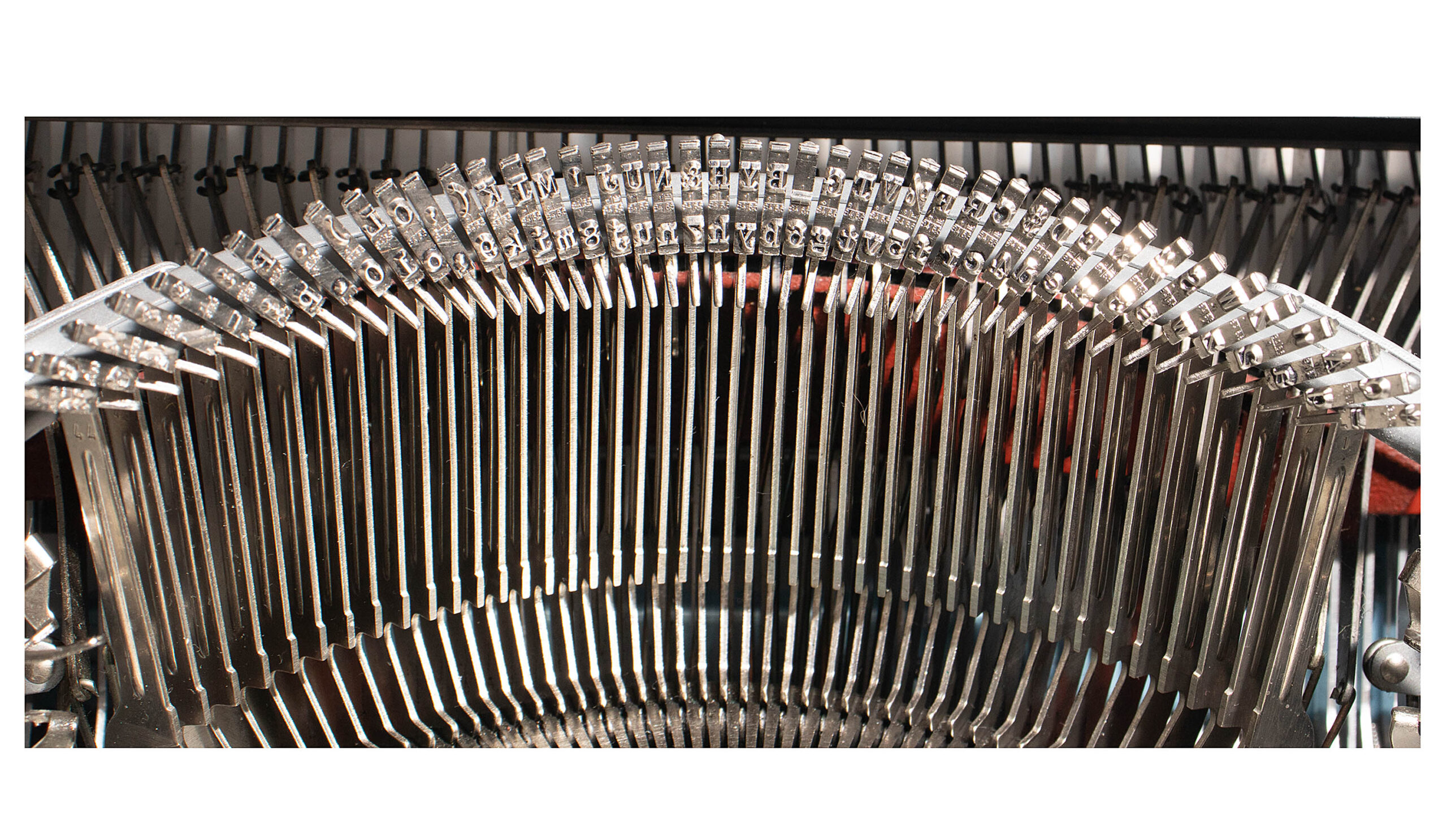 White 1966 Olympia SM9 De Luxe Typewriter Vintage #1514 Professionally Restored (Refurbished) - Image 5