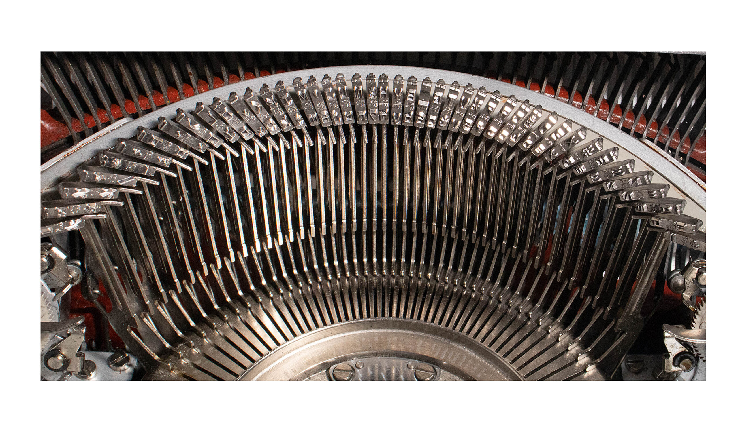 White 1964 Olympia SM9 De Luxe Typewriter Vintage #1518 Professionally Restored (Refurbished) - Image 4