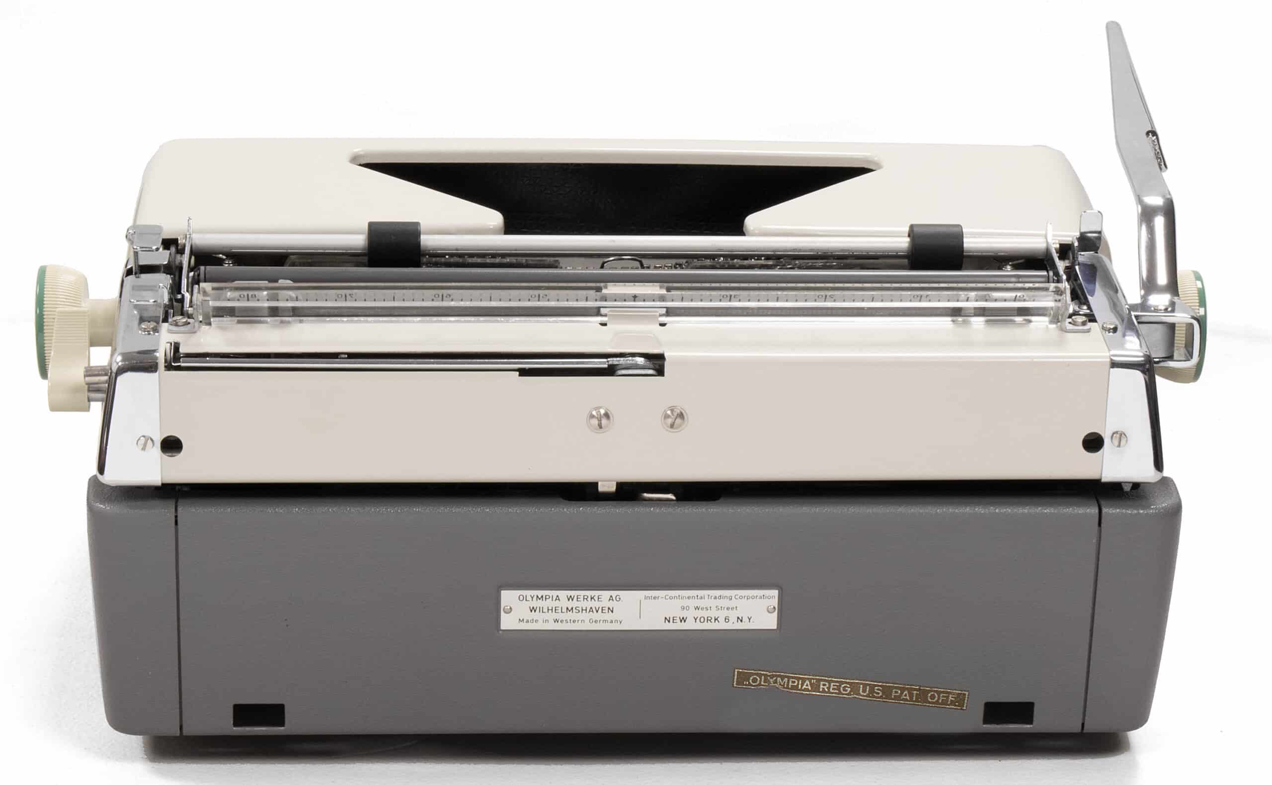 White 1966 Olympia SM9 De Luxe Manual Typewriter #1521, New Platen, Vintage SM-9 Professionally Restored (Refurbished) - Image 4