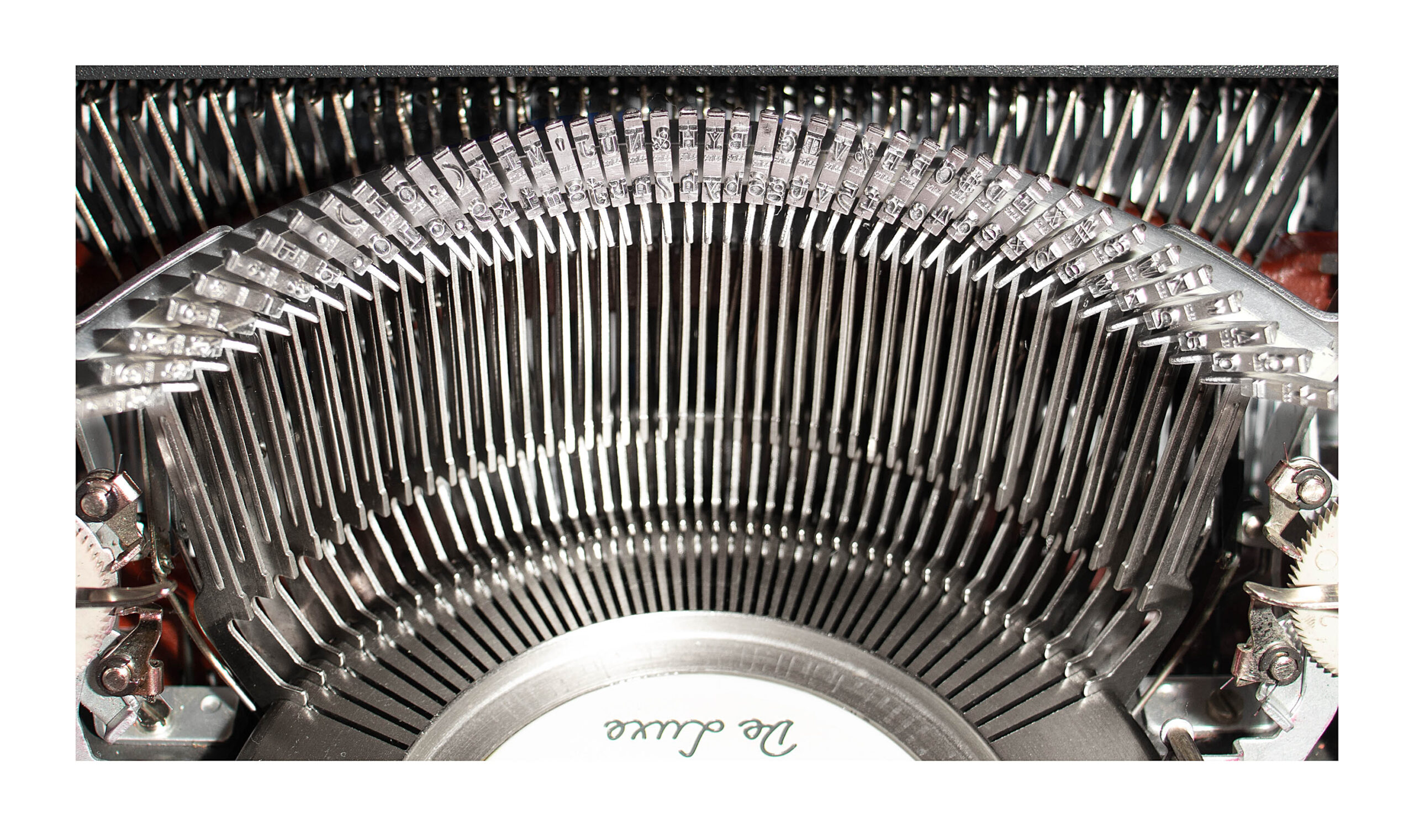 Gray 1968 Olympia SM9 De Luxe Manual Typewriter #1522, New Platen, Vintage Grey SM-9 Professionally Restored (Refurbished) - Image 4