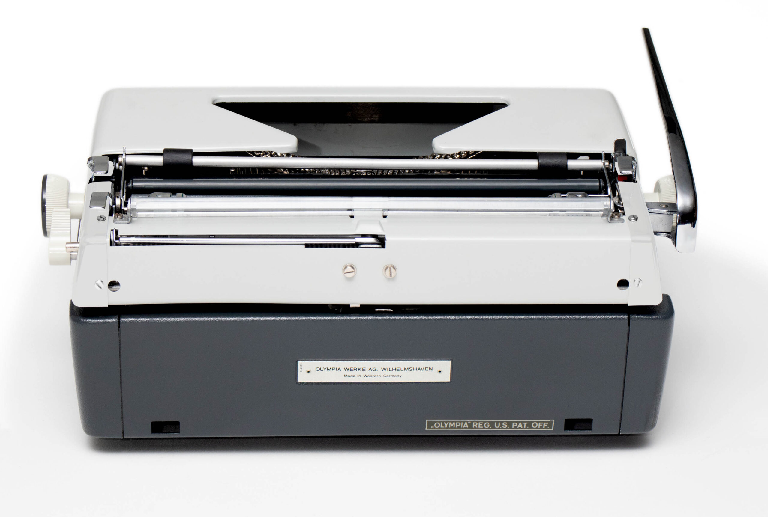 SOLD! Restored Gray 1969 Olympia SM9 De Luxe Typewriter, New Platen, Vintage #1528 Grey SM-9 - Image 5